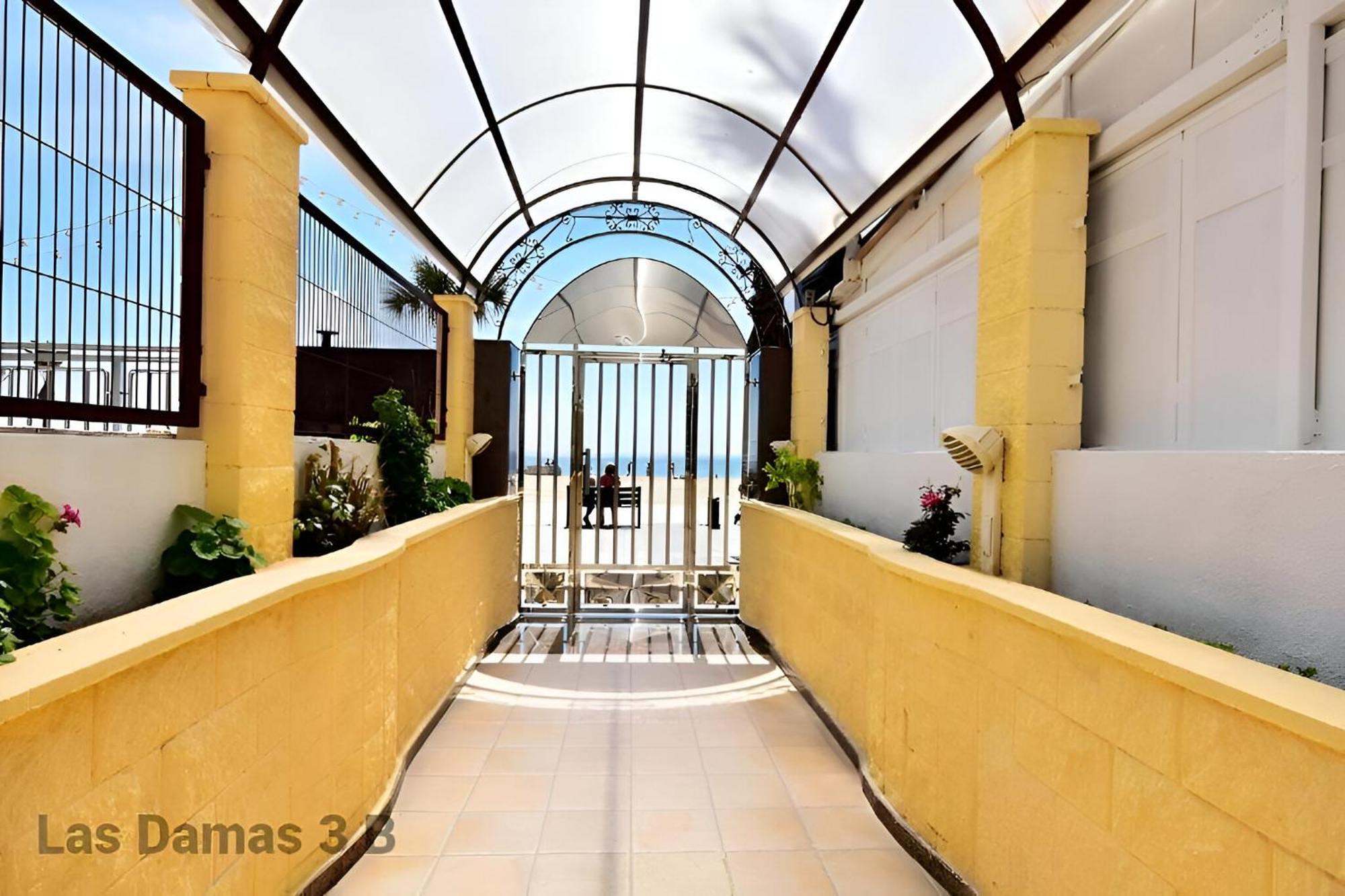 Las Damas 3B Beach Front - Pool & Parking Benidorm Bagian luar foto